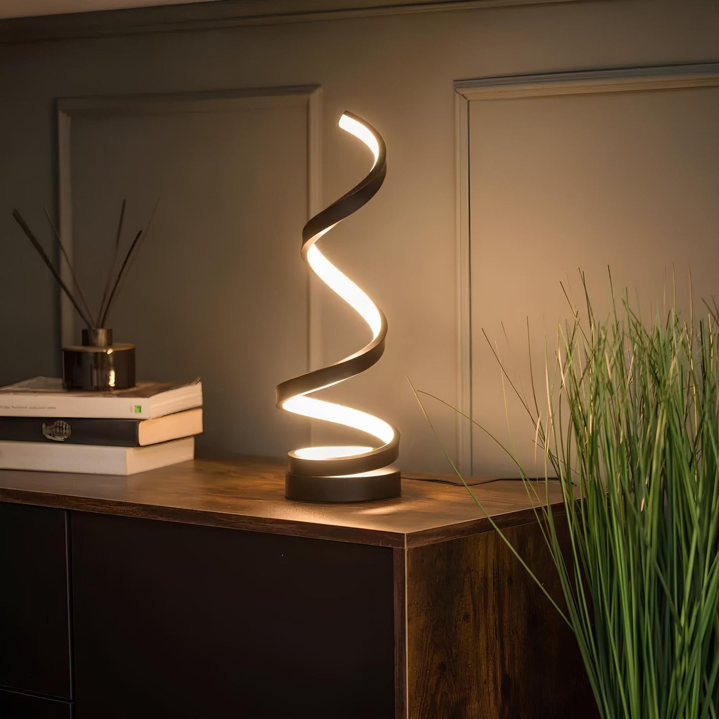 Spiralformet bordlampe