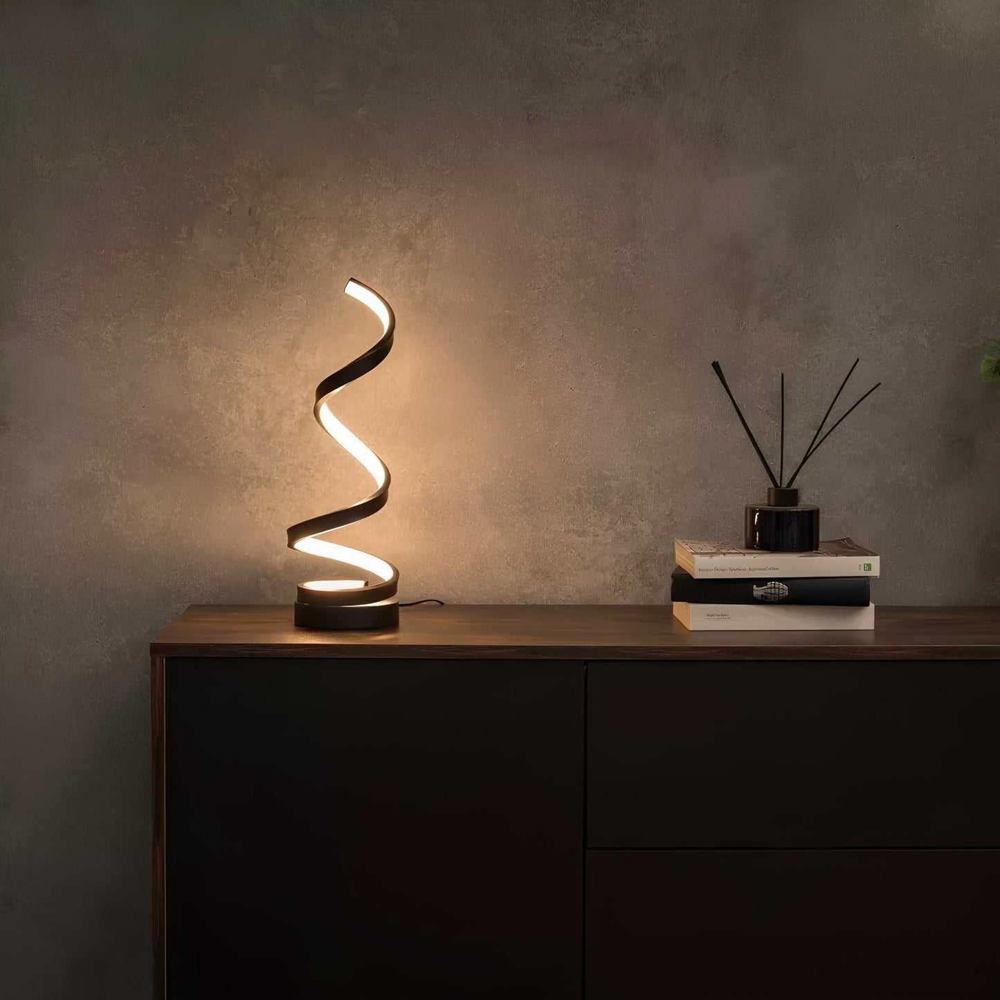 Spiralformet bordlampe